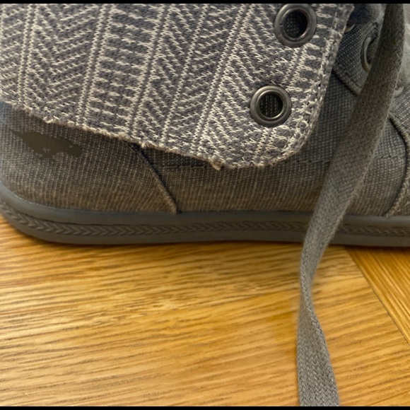 Shoe - Picture 2 of 3